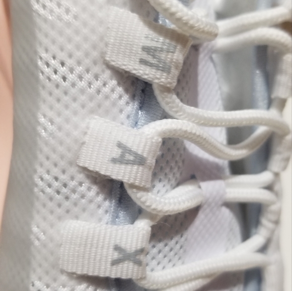 Women's Nike Air Max Axis - Picture 7 of 8